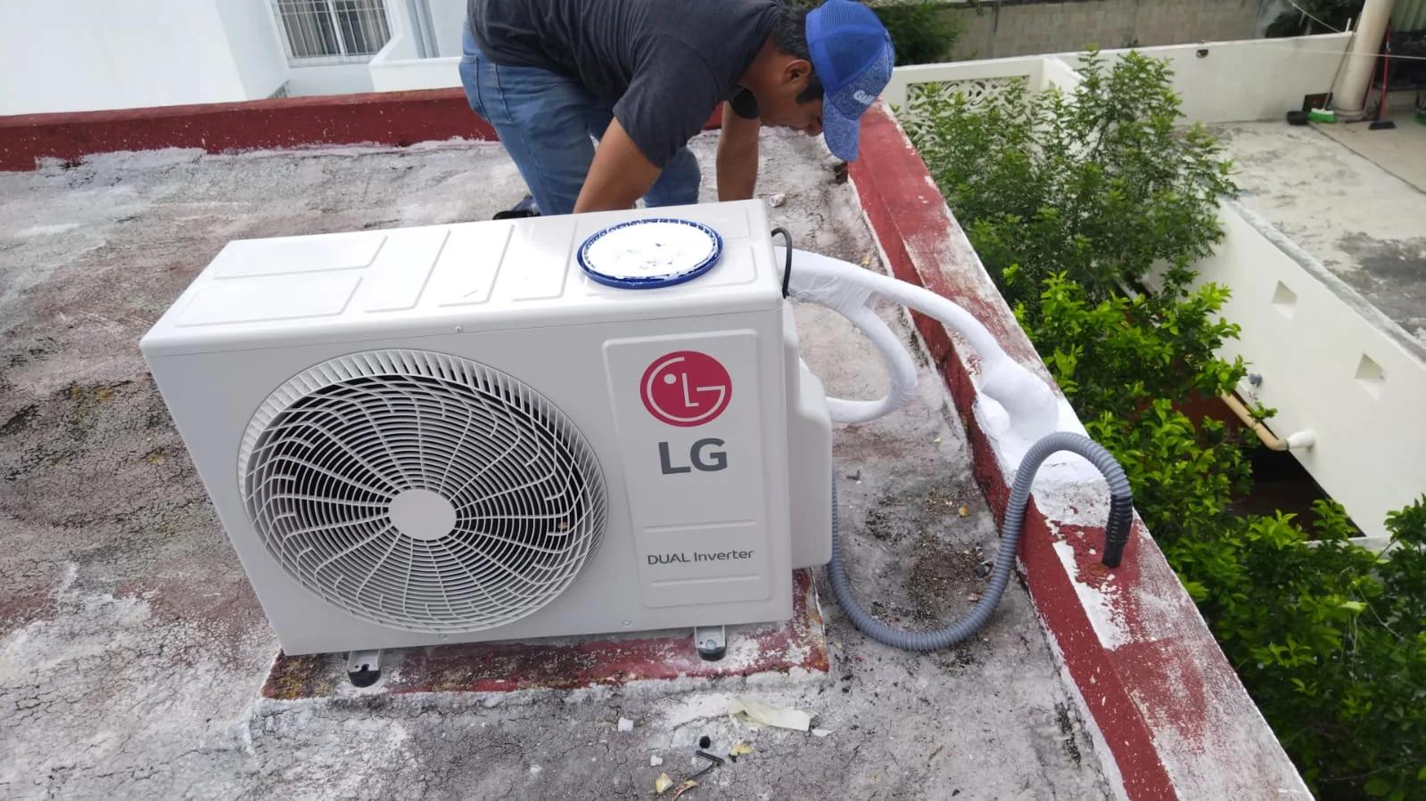 Técnico trabajando en condiciones locales de Mérida